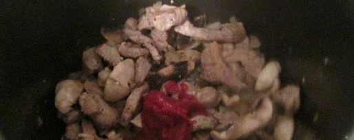 Шаг 3: мясного рагу с грибами и орехами