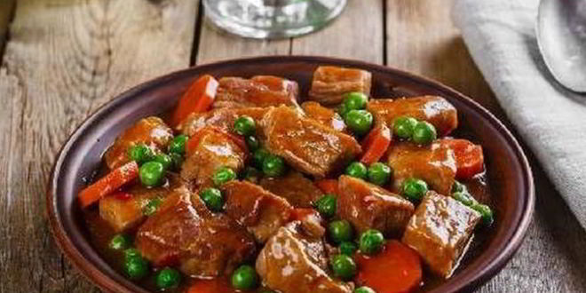 Рецепт мясного рагу с зеленым горошком