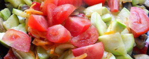 Шаг 1: овощного рагу со шпинатом, грибами и брынзой на сковороде