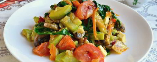 Шаг 4: овощного рагу со шпинатом, грибами и брынзой на сковороде