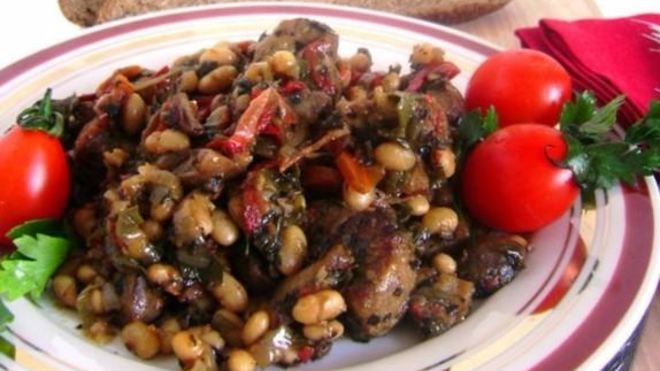 Рецепт Рагу из белой фасоли со свининой и грибами в мультиварке