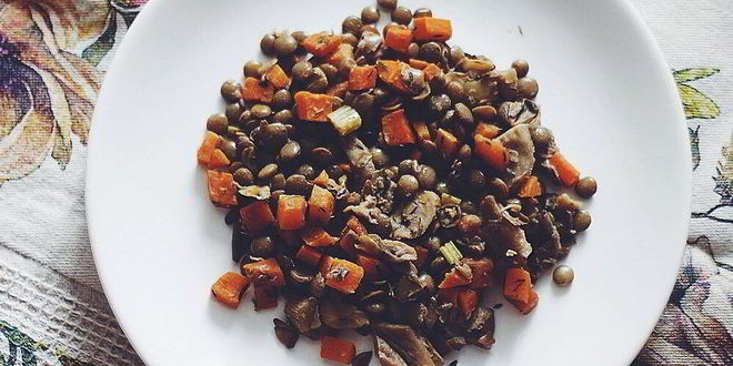 Рецепт рагу из чечевицы и белых грибов