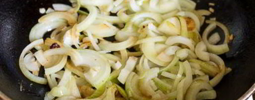 Шаг 6: рагу из говядины в томате с острыми колбасками