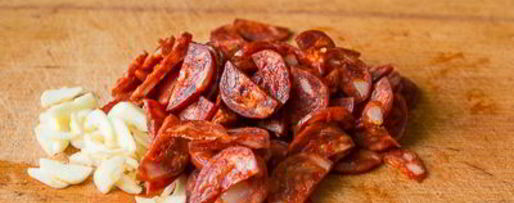 Шаг 13: рагу из говядины в томате с острыми колбасками