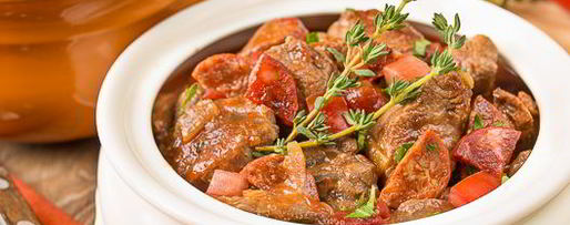 Шаг 17: рагу из говядины в томате с острыми колбасками