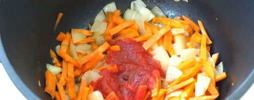 Шаг 2: рагу из индейки с овощами в казане