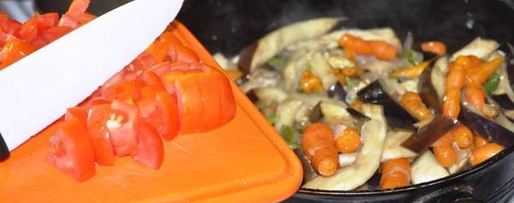 Шаг 2: рагу с кешью и мини-морковью