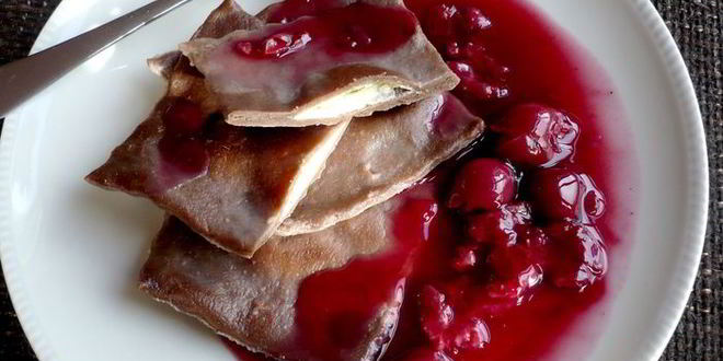 Рецепт шоколадных равиолей с вишневым рагу