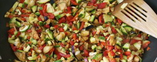 Шаг 2: рататуя с курицей