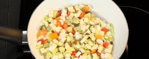 Шаг 3: рататуя с судаком в белом вине