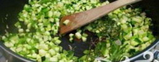 Шаг 3: рататуя с яйцом