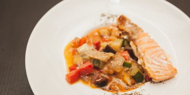 Рецепт яркого рататуя с семгой