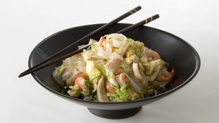 Рецепт Рисовой лапши с креветками и кальмарами