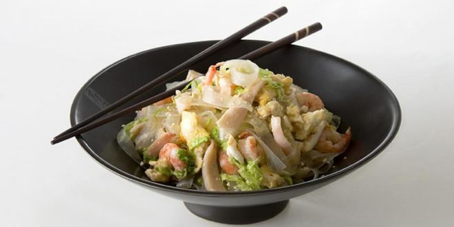 Рецепт рисовой лапши с креветками и кальмарами
