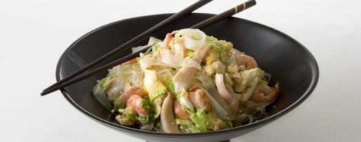 Шаг 2: рисовой лапши с креветками и кальмарами