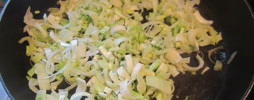 Шаг 3: ризотто с луком-пореем и помидорами