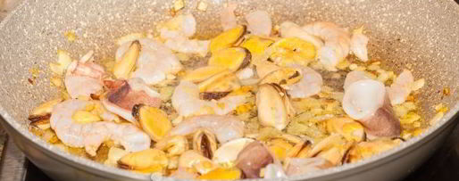 Шаг 7: ризотто с морепродуктами в томатном соусе