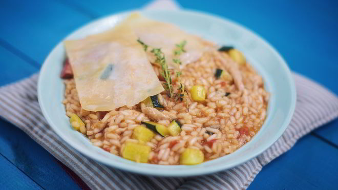 Рецепт Розмаринового ризотто с испанским чоризо и курицей