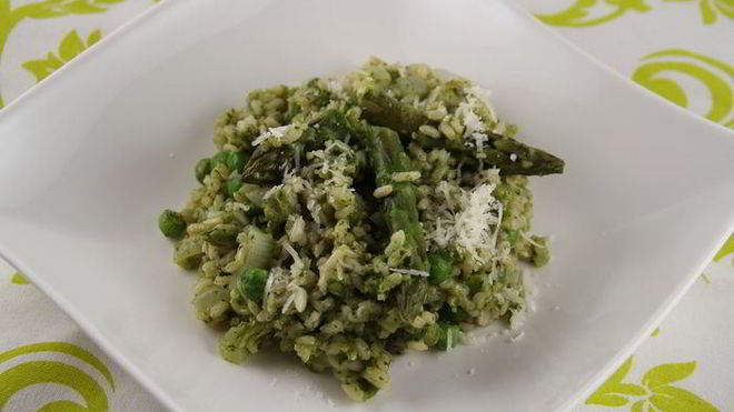 Рецепт Запеченного ризотто со спаржей, зеленым горошком и шпинатом