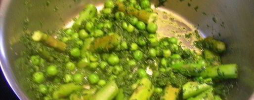 Шаг 4: запеченного ризотто со спаржей, зеленым горошком и шпинатом