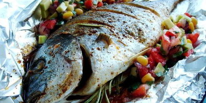 Рецепт дорады с клубничной сальсой