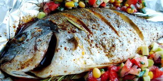 Рецепт дорады с клубничной сальсой