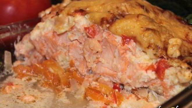 Рецепт Форели с креветками под сливочным соусом