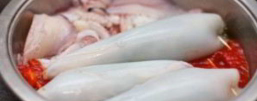 Шаг 4: кальмаров, фаршированных шпинатом