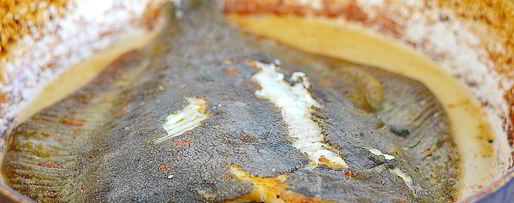 Шаг 4: камбалы на сковороде