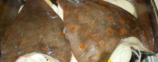 Шаг 3: камбалы, запеченной ны луковой подушке