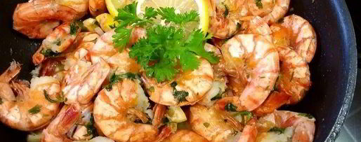 Шаг 5: креветок с чесноком, лимоном и петрушкой