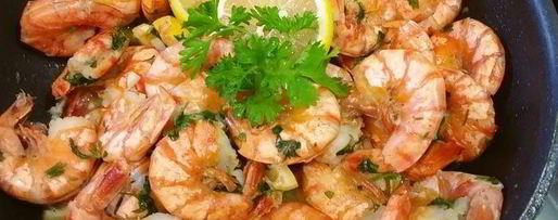 Шаг 6: креветок с чесноком, лимоном и петрушкой