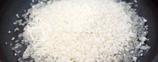 Шаг 2: креветок с рисом и зеленым горошком