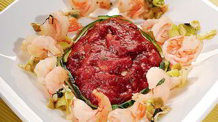 Рецепт Креветок, тушенных с томатом и пореем