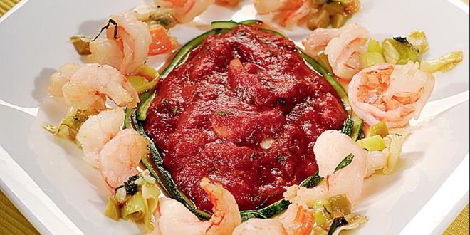 Рецепт креветок, тушенных с томатом и пореем