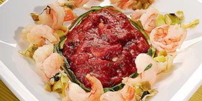 Рецепт креветок, тушенных с томатом и пореем