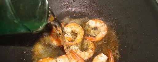 Шаг 7: креветок в белом вине по-португальски
