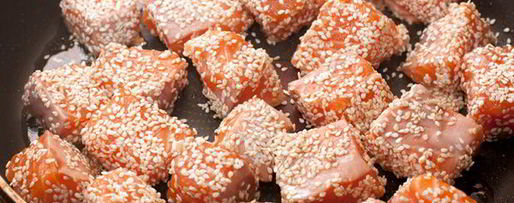 Шаг 2: лосося в кунжуте на подушке из цуккини