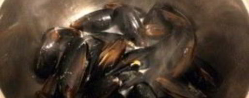 Шаг 3: мидий в раковинах в духовке