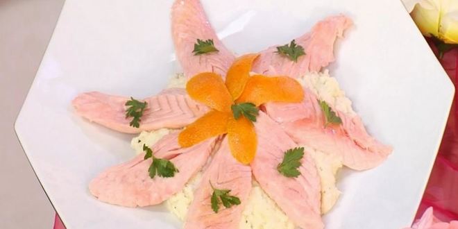 Рецепт ошпаренной семги с нежным пюре из сельдерея с добавлением мяты