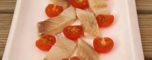 Шаг 3: паровой тилапии с помидорами черри и салатным миксом