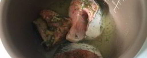 Шаг 3: рыбы под соусом в мультиварке