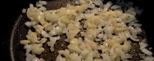 Шаг 1: рыбы, запеченной с жареным хреном и луком