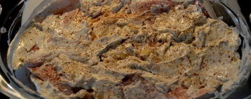 Шаг 3: рыбы, запеченной с жареным хреном и луком