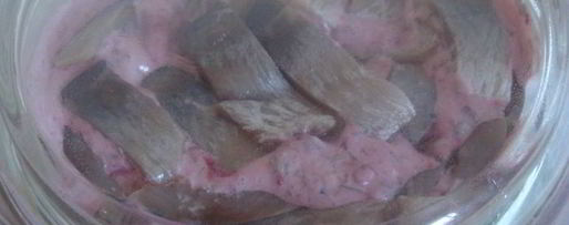 Шаг 4: сельди с черной смородиной