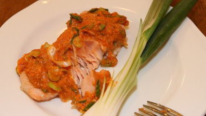 Рецепт Семги с соусом из сладкого перца и фундука