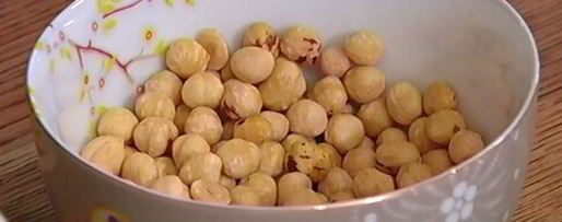 Шаг 2: семги с соусом из сладкого перца и фундука