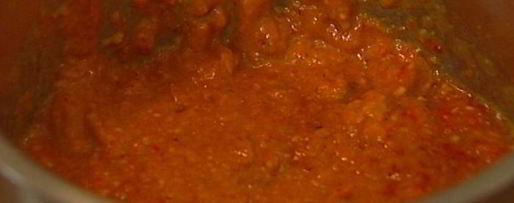 Шаг 5: семги с соусом из сладкого перца и фундука