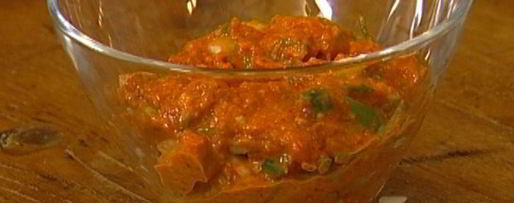 Шаг 6: семги с соусом из сладкого перца и фундука