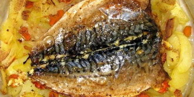 Рецепт скумбрии в духовке с картофелем